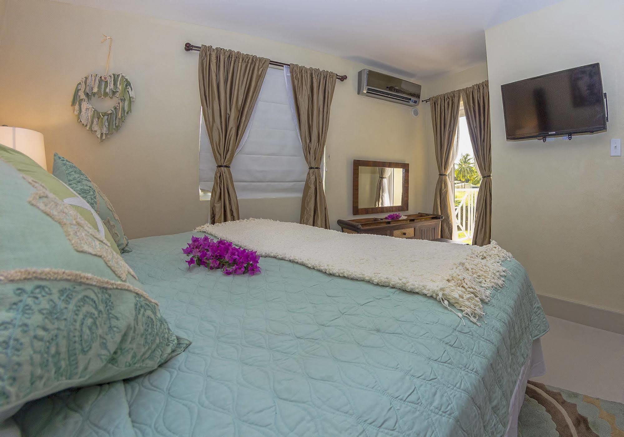 Lantana Barbados Condos Saint James Luaran gambar