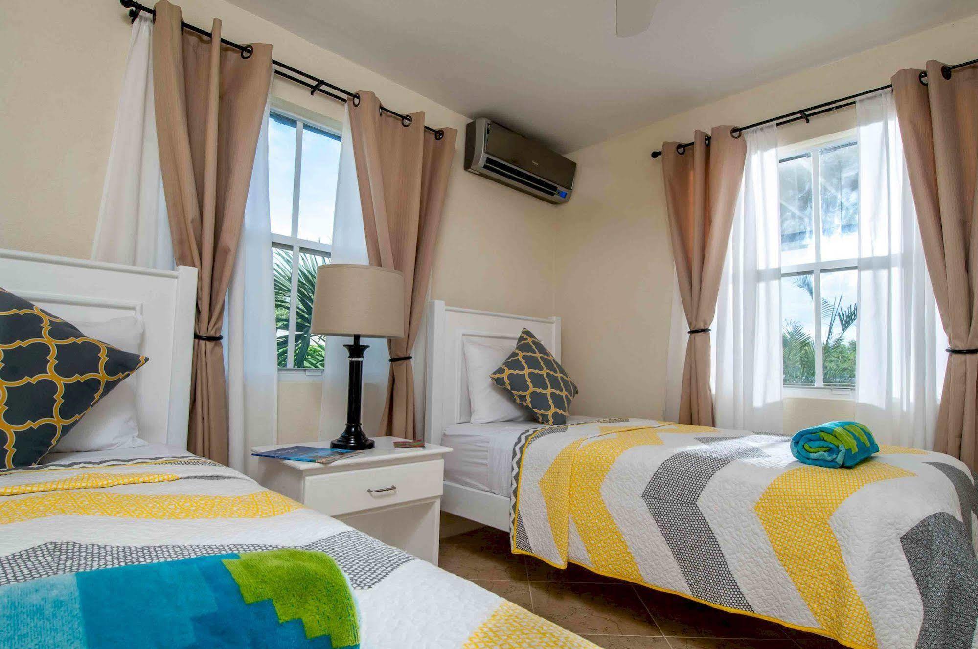Lantana Barbados Condos Saint James Luaran gambar