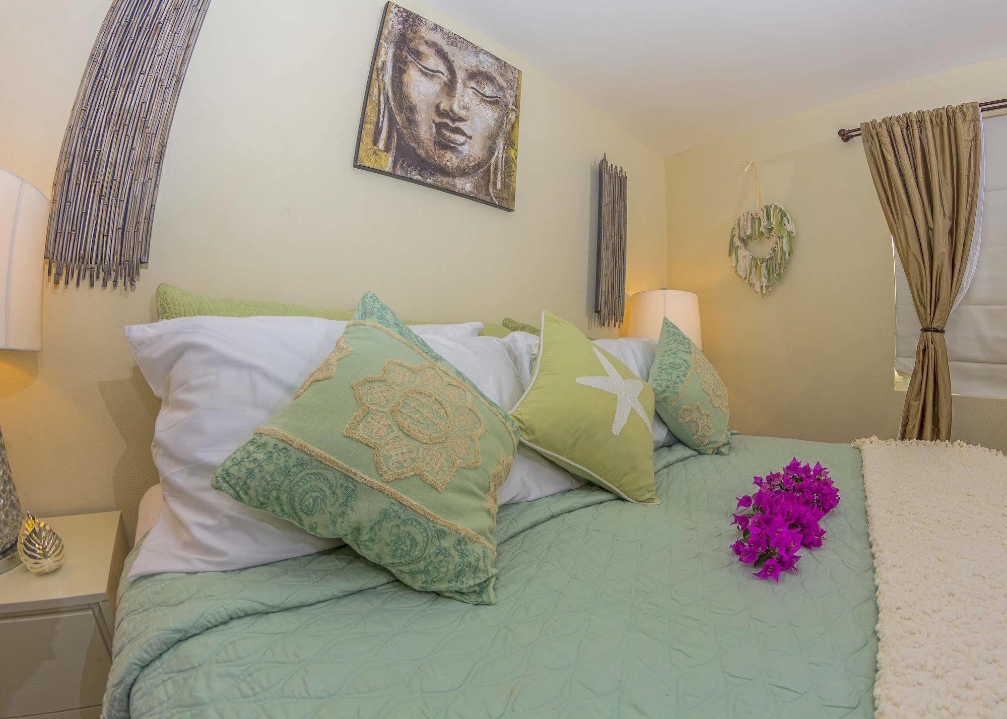 Lantana Barbados Condos Saint James Luaran gambar